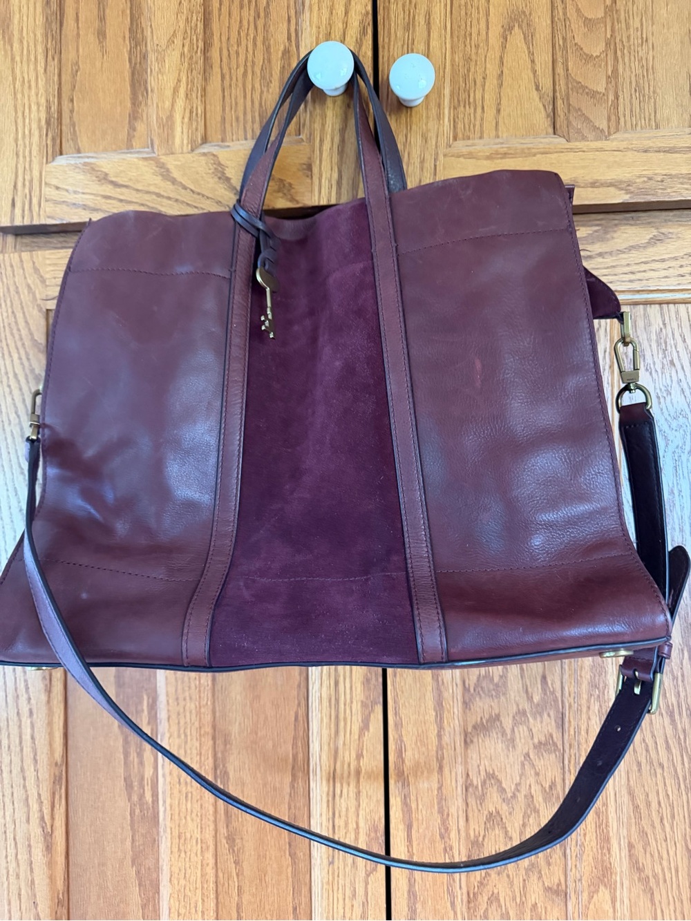 Leather Carryall Tote Bag in Deep Burgundy - Fossil Carmen tote